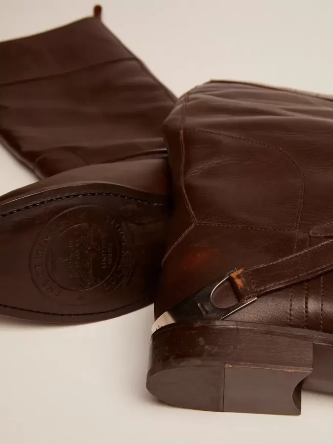 Botas Charlie para mujer en piel marrón oscuro y abrazadera en el talón Botas Charlie para mujer en piel marrón oscuro y abrazadera en el talón