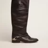 Botas de mujer de piel negra con abrazadera en el talón Botas de mujer de piel negra con abrazadera en el talón