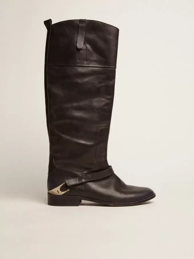 Botas de mujer de piel negra con abrazadera en el talón Botas de mujer de piel negra con abrazadera en el talón