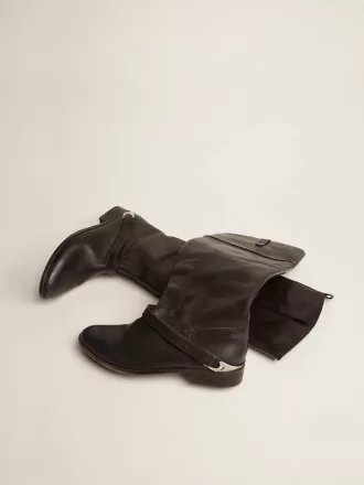 Botas de mujer de piel negra con abrazadera en el talón