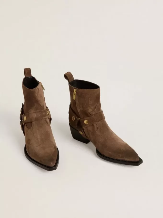Botas Debbie bajas en ante gris paloma con hebilla extraíble Botas Debbie bajas en ante gris paloma con hebilla extraíble