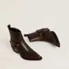 Botas Debbie bajas en piel marrón oscuro con hebilla extraíble Botas Debbie bajas en piel marrón oscuro con hebilla extraíble