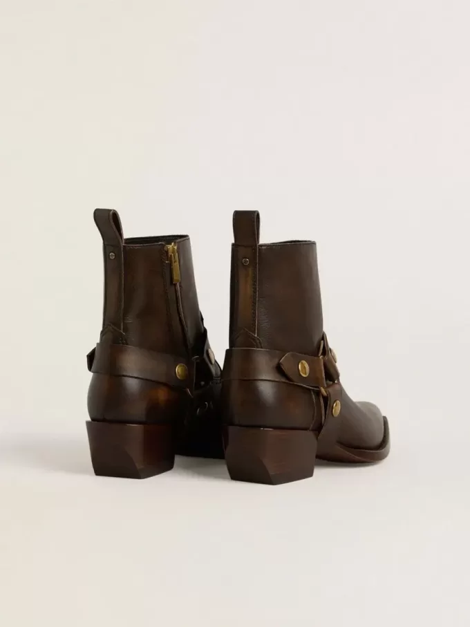 Botas Debbie bajas en piel marrón oscuro con hebilla extraíble Botas Debbie bajas en piel marrón oscuro con hebilla extraíble