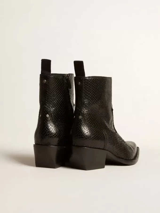 Botas Debbie bajas en piel negra con estampado de serpiente Botas Debbie bajas en piel negra con estampado de serpiente