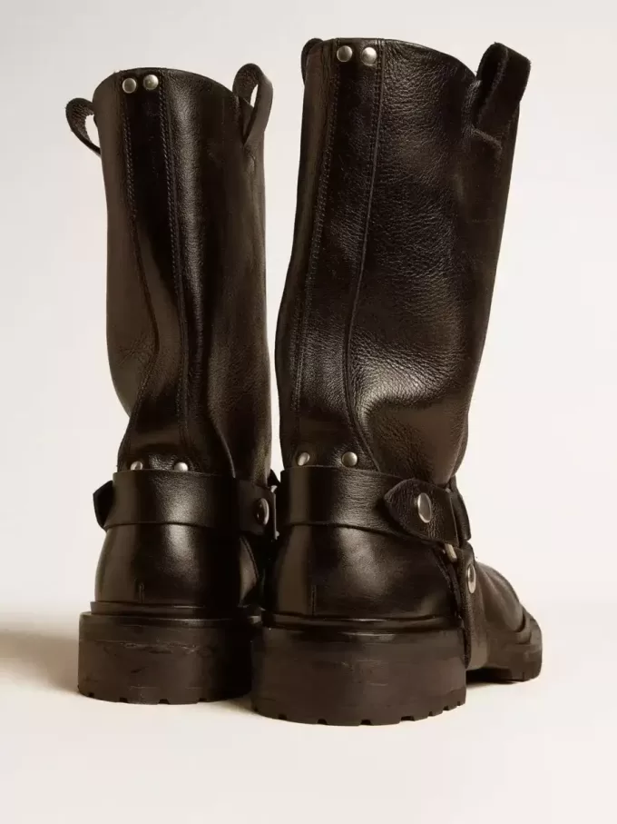 Botas Kurt de piel negra brillante con hebilla y tachuelas plateadas Botas Kurt de piel negra brillante con hebilla y tachuelas plateadas