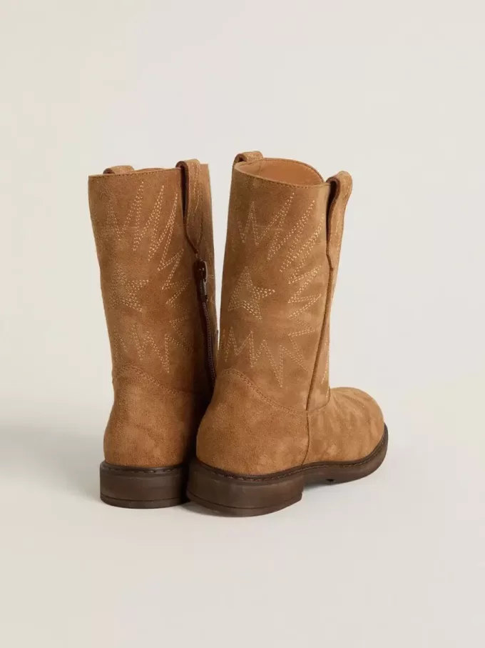 Botas Wish Junior en ante camel con bordado de estrellas Botas Wish Junior en ante camel con bordado de estrellas