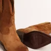 Botas Wish Star bajas en ante color coñac con estrella incrustada Botas Wish Star bajas en ante color coñac con estrella incrustada