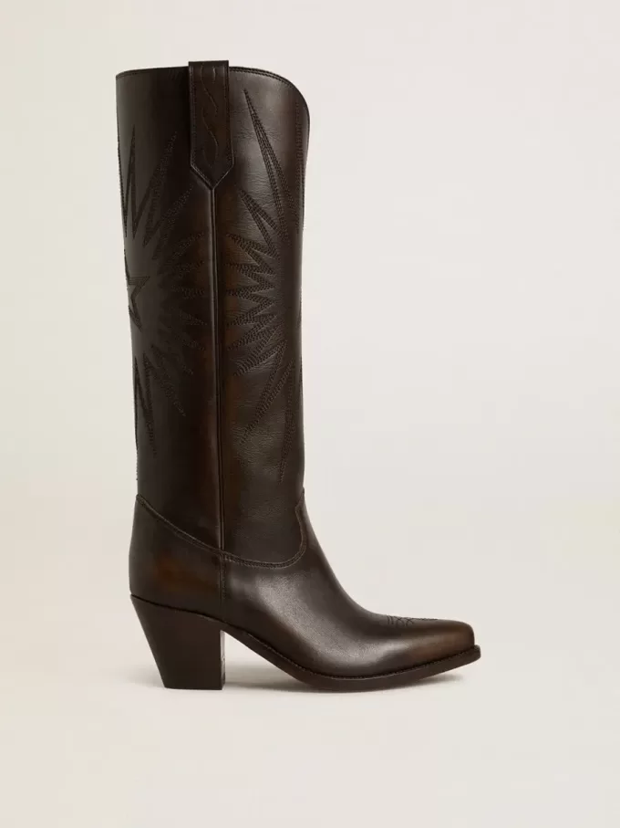 Botas Wish Star en piel marrón oscuro con estrella bordada tono sobre tono Botas Wish Star en piel marrón oscuro con estrella bordada tono sobre tono