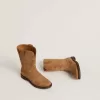 Botas Wish Teen en ante camel con bordado de estrellas Botas Wish Teen en ante camel con bordado de estrellas
