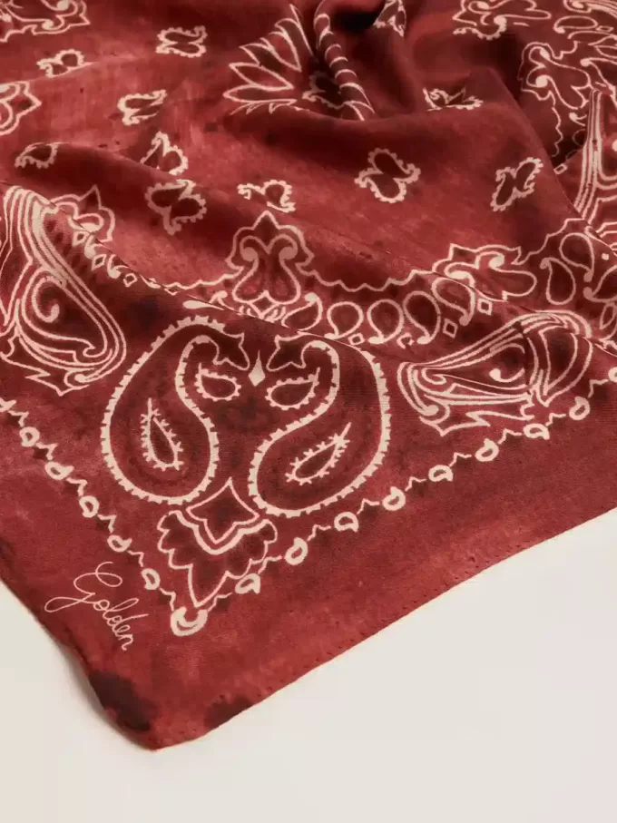 Bufanda burdeos con estampado de cachemira Bufanda burdeos con estampado de cachemira