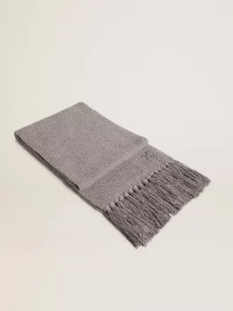 Bufanda de lana gris acanalada