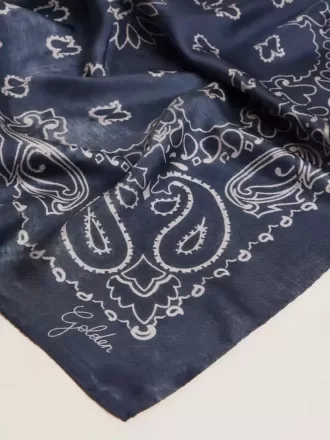 Bufanda Golden Collection azul denim con estampado de cachemira