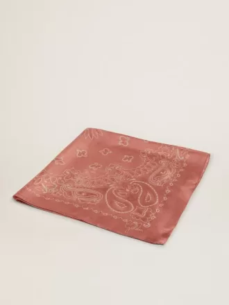 Bufanda rosa antiguo con estampado de cachemira