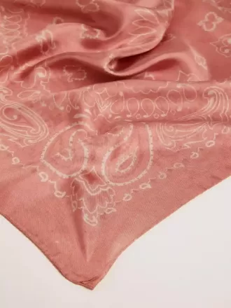 Bufanda rosa antiguo con estampado de cachemira