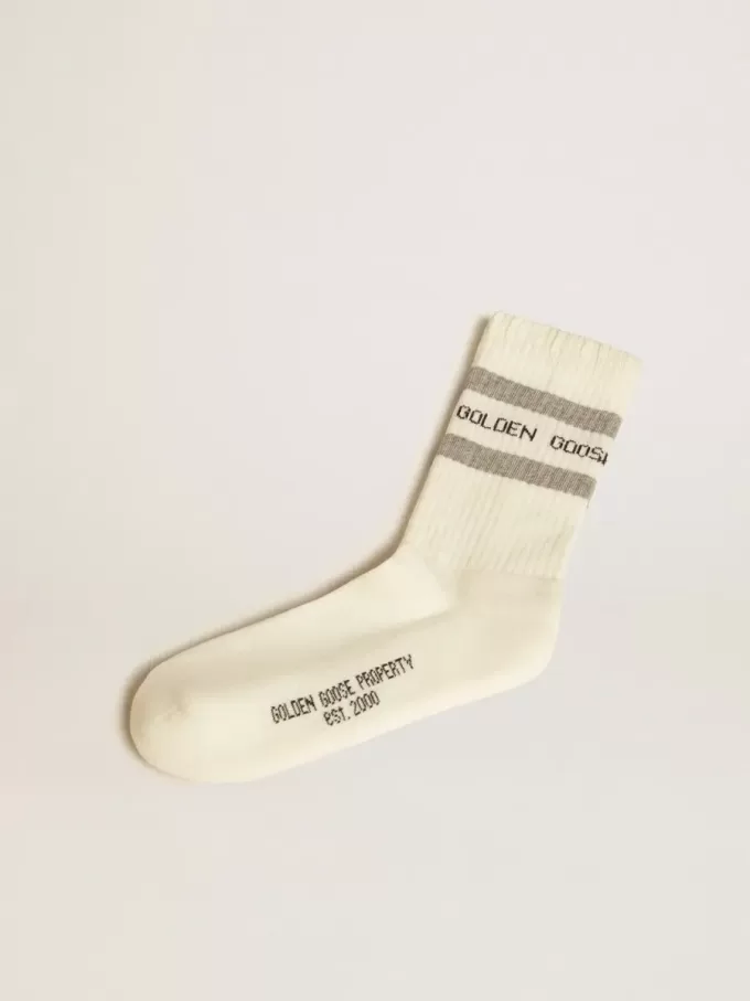 Calcetines blancos con detalles desgastados y rayas grises Calcetines blancos con detalles desgastados y rayas grises