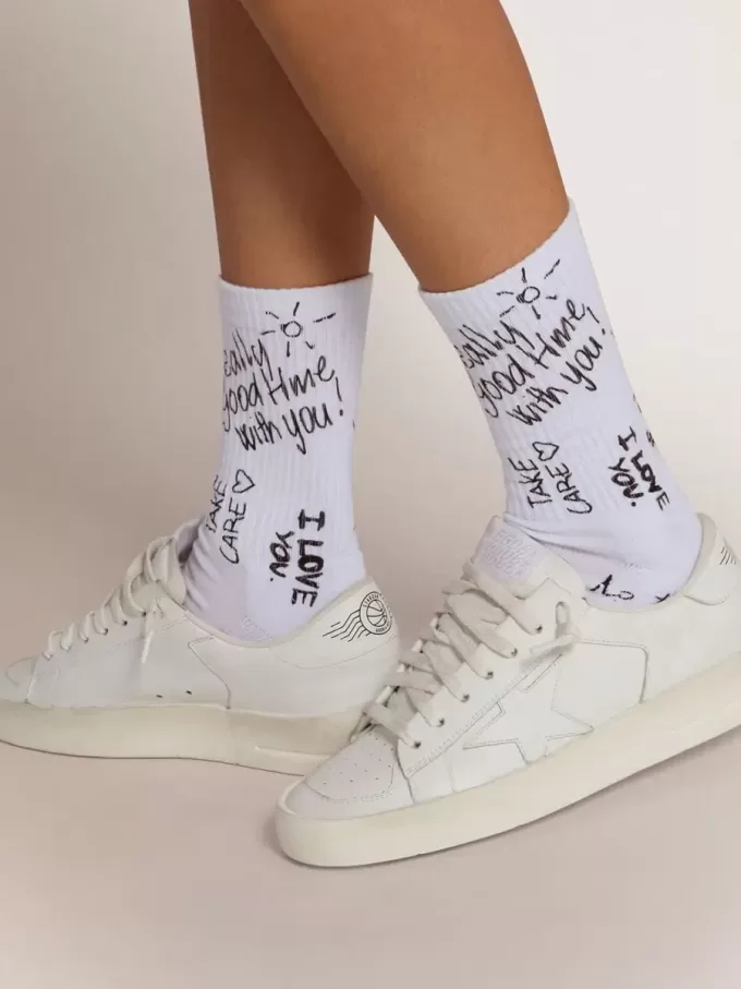Calcetines blancos ópticos con letras negras Calcetines blancos ópticos con letras negras