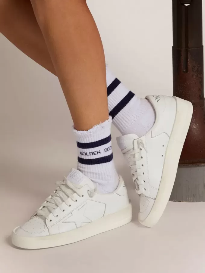 Calcetines de algodón con acabados desgastados, rayas azules y logotipo Calcetines de algodón con acabados desgastados, rayas azules y logotipo