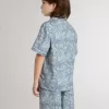 Camisa azul para niño con estampado blanco