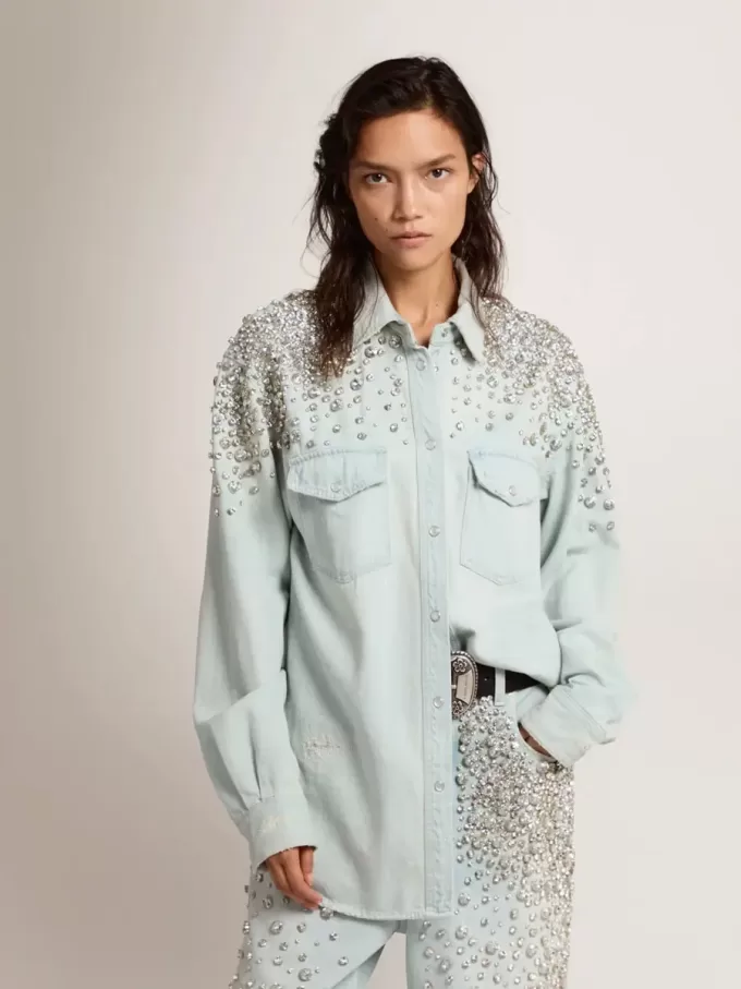 Camisa boyfriend blanqueada para mujer con cristales cabujones Camisa boyfriend blanqueada para mujer con cristales cabujones