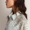 Camisa boyfriend blanqueada para mujer con cristales cabujones Camisa boyfriend blanqueada para mujer con cristales cabujones