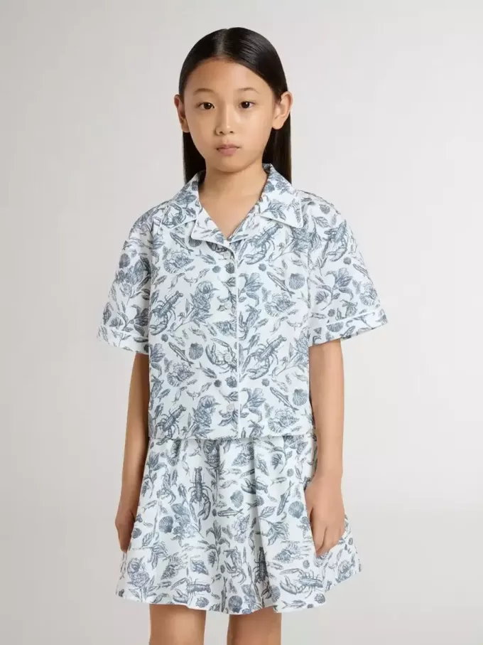 Camisa corta blanca para niña con estampado azul