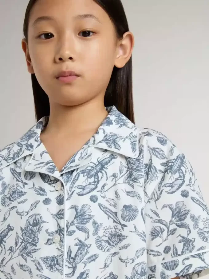 Camisa corta blanca para niña con estampado azul