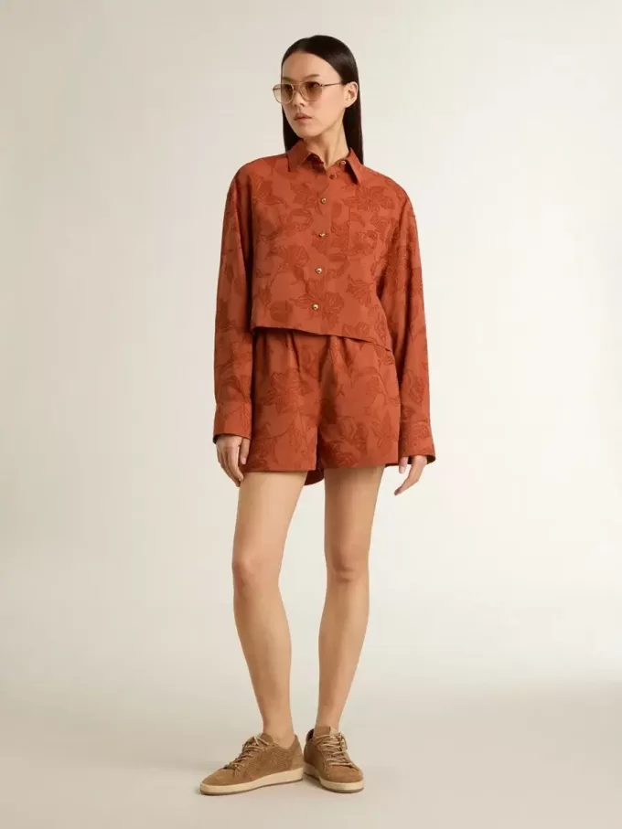 Camisa corta de mujer en jacquard rojo ladrillo con mangas anchas Camisa corta de mujer en jacquard rojo ladrillo con mangas anchas