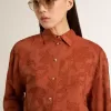 Camisa corta de mujer en jacquard rojo ladrillo con mangas anchas Camisa corta de mujer en jacquard rojo ladrillo con mangas anchas