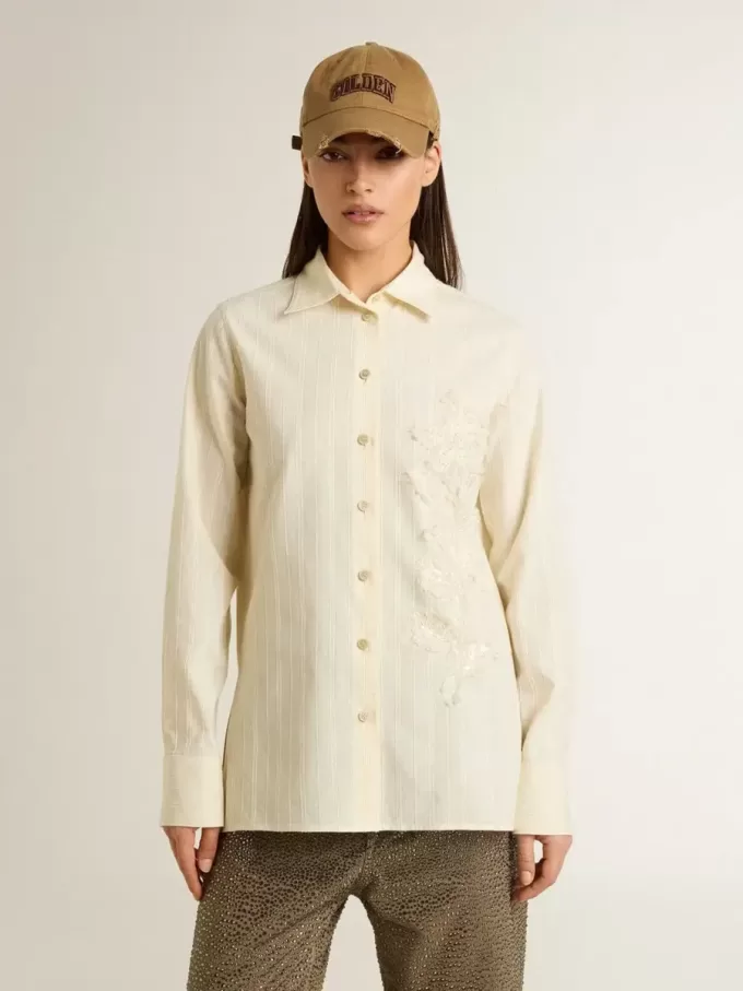 Camisa de algodón color crema para mujer con bordado floral Camisa de algodón color crema para mujer con bordado floral