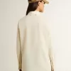Camisa de algodón color crema para mujer con bordado floral Camisa de algodón color crema para mujer con bordado floral