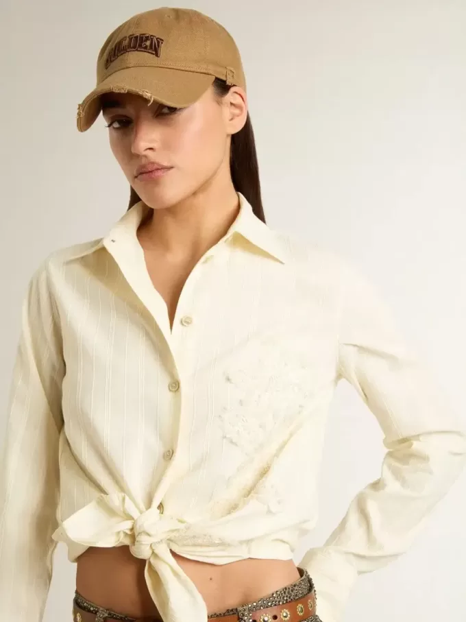 Camisa de algodón color crema para mujer con bordado floral Camisa de algodón color crema para mujer con bordado floral