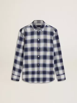 Camisa de cuadros azules y blancos para niño con estampado en la espalda