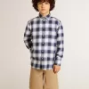 Camisa de cuadros azules y blancos para niño con estampado en la espalda Camisa de cuadros azules y blancos para niño con estampado en la espalda