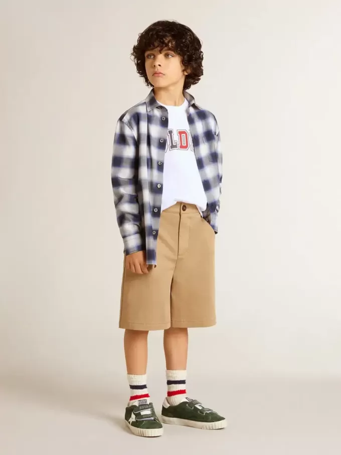 Camisa de cuadros azules y blancos para niño con estampado en la espalda Camisa de cuadros azules y blancos para niño con estampado en la espalda