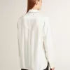 Camisa de mujer con diseño de rayas verticales y bordados de cristales Camisa de mujer con diseño de rayas verticales y bordados de cristales