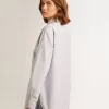 Camisa de mujer con rayas estrechas Camisa de mujer con rayas estrechas