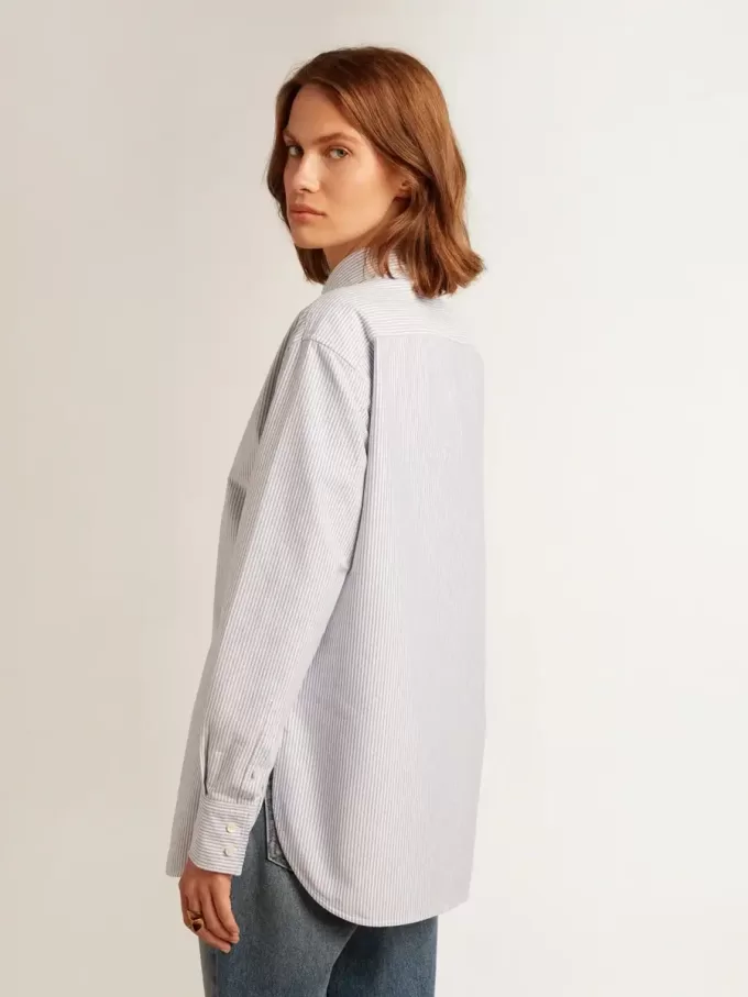 Camisa de mujer con rayas estrechas Camisa de mujer con rayas estrechas
