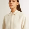 Camisa de mujer de mezcla de viscosa y algodón con cuello adornado con cristales Camisa de mujer de mezcla de viscosa y algodón con cuello adornado con cristales