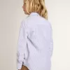 Camisa de niño con rayas azul claro