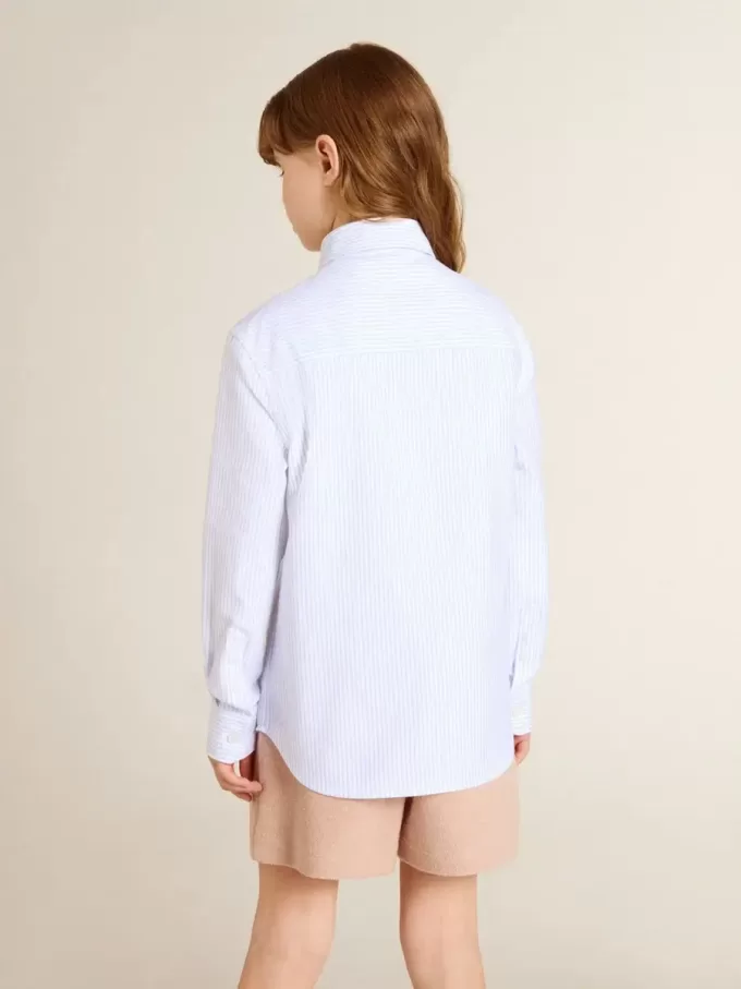 Camisa de rayas para niña con letras bordadas en el bolsillo
