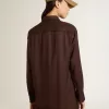Camisa marrón para mujer con detalles acolchados Camisa marrón para mujer con detalles acolchados