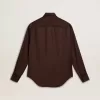 Camisa marrón para mujer con detalles acolchados Camisa marrón para mujer con detalles acolchados