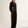 Camisa negra con efecto terciopelo y bordados Camisa negra con efecto terciopelo y bordados