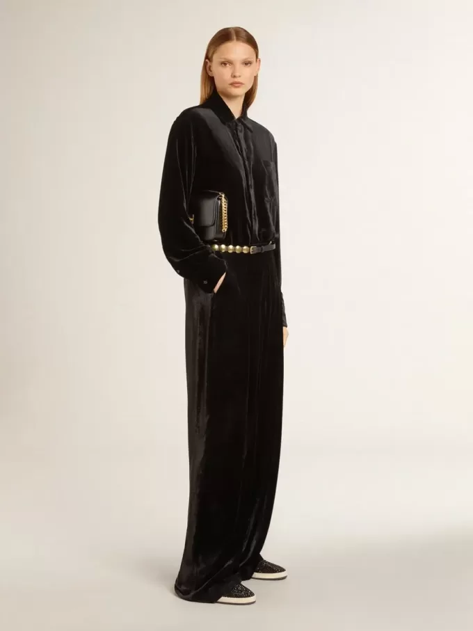 Camisa negra con efecto terciopelo y bordados Camisa negra con efecto terciopelo y bordados