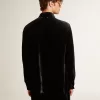 Camisa negra con efecto terciopelo y bordados Camisa negra con efecto terciopelo y bordados