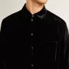 Camisa negra con efecto terciopelo y bordados Camisa negra con efecto terciopelo y bordados