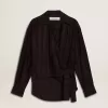 Camisa negra de mujer con rayas verticales y cierre con nudo lateral Camisa negra de mujer con rayas verticales y cierre con nudo lateral