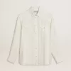 Camisa oversize para hombre en blanco desgastado con rayas verticales. Camisa oversize para hombre en blanco desgastado con rayas verticales.