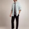 Camisa vaquera blanqueada para hombre con tachuelas martilladas Camisa vaquera blanqueada para hombre con tachuelas martilladas