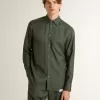 Camisa verde oscuro para hombre con rayas verticales Camisa verde oscuro para hombre con rayas verticales